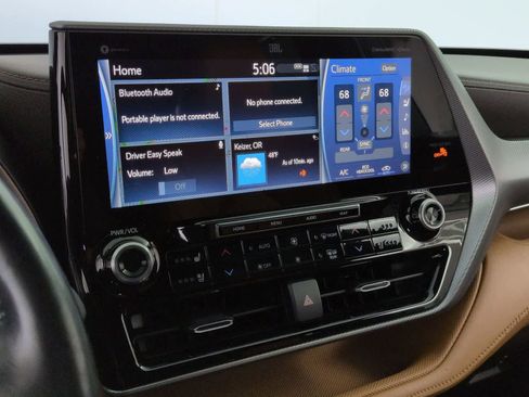 Used 2021 Toyota Highlander Platinum image 28