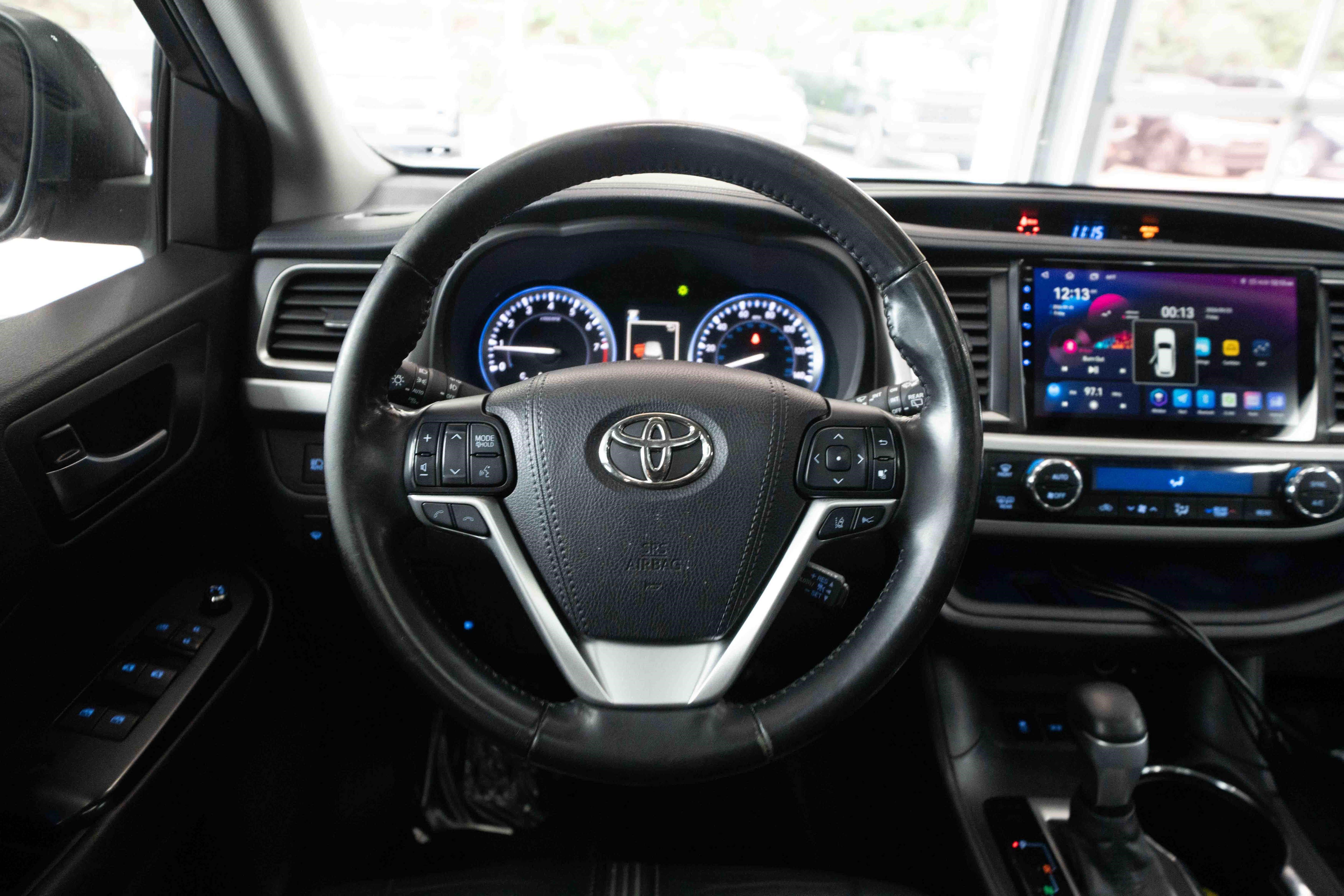 Used 2017 Toyota Highlander SE AWD/4WD image 21