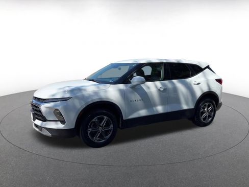Used 2025 Chevrolet Blazer LT FWD image 8