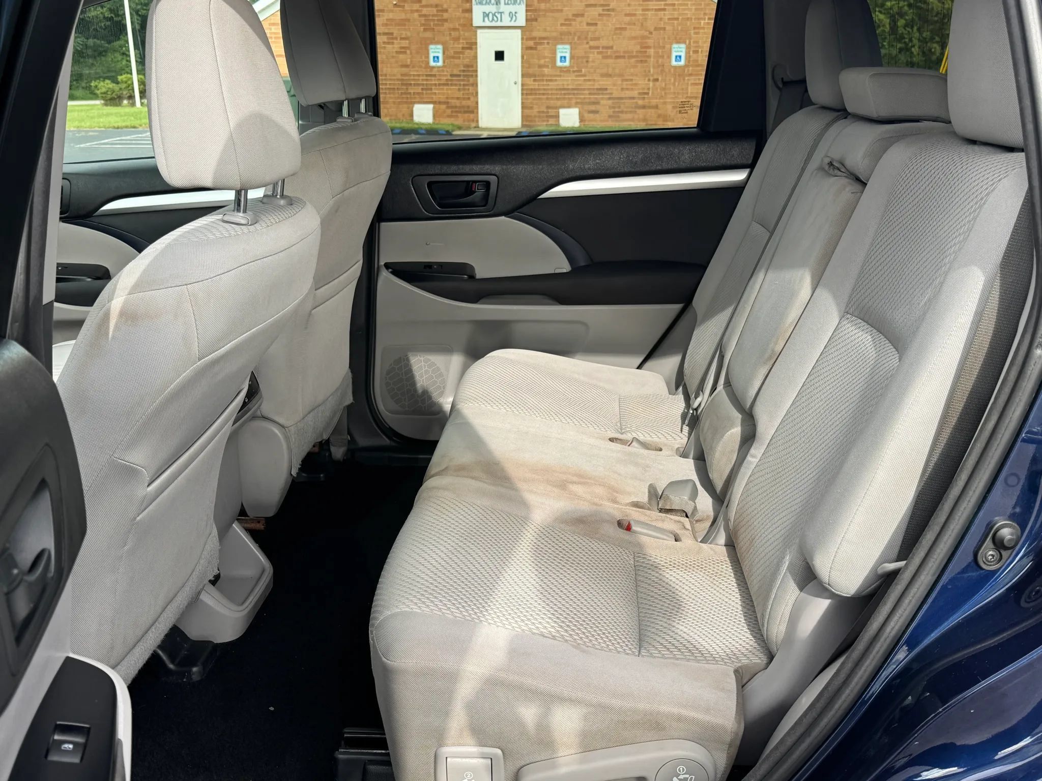 Used 2015 Toyota Highlander LE FWD image 15