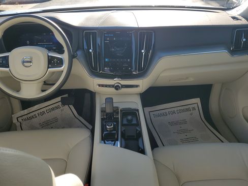Used 2024 Volvo XC60 B5 Core image 16