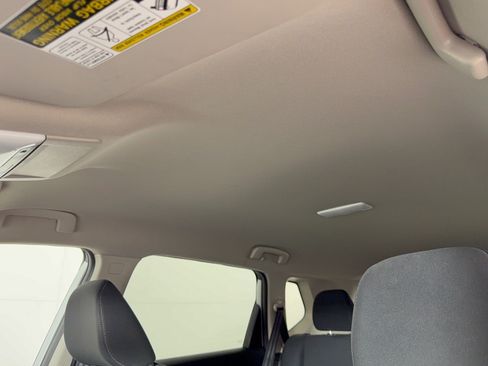 Used 2024 Nissan Rogue S FWD image 26