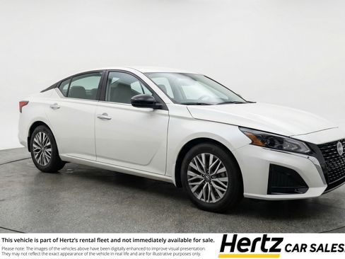 Used 2025 Nissan Altima 2.5 SV image 1