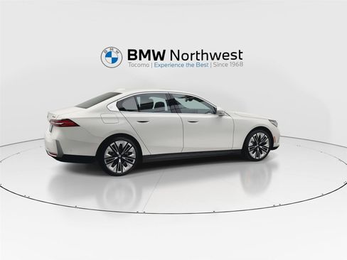 New 2026 BMW 530i xDrive w/ Convenience Package image 4