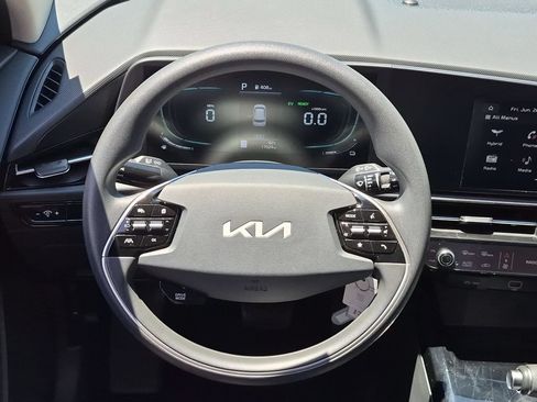 Used 2025 Kia Niro LX FWD image 23