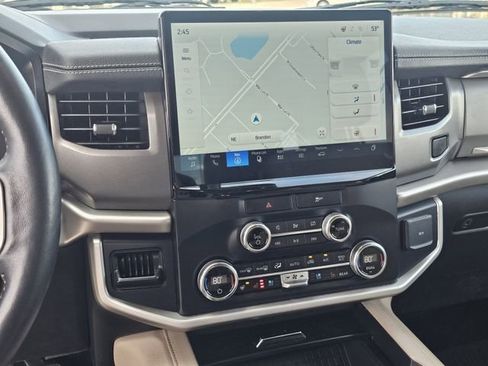 Used 2023 Ford Expedition XLT image 9