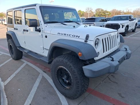 Used 2016 Jeep Wrangler Unlimited Rubicon w/ Connectivity Group image 8