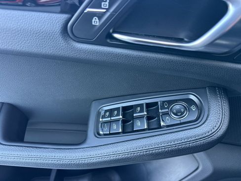 Certified 2023 Porsche Macan AWD/4WD image 28