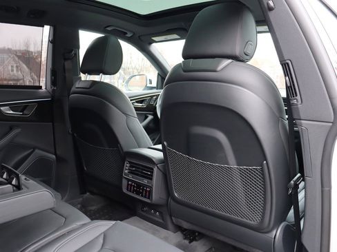 Used 2025 Audi Q8 Prestige w/ Prestige Package image 19