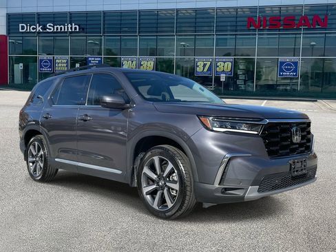 Used 2025 Honda Pilot Touring image 1