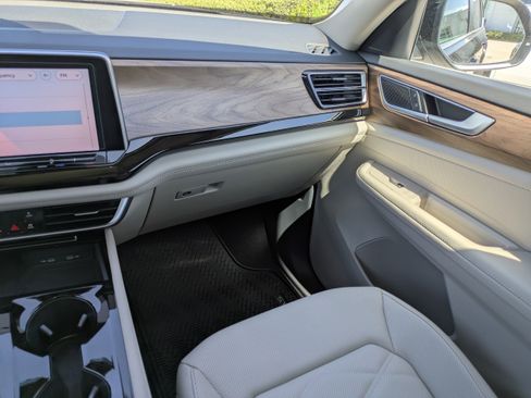 New 2026 Volkswagen Atlas SE FWD image 18