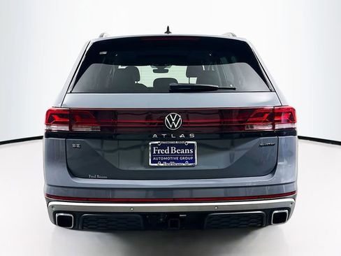Used 2025 Volkswagen Atlas Peak Edition SE image 7