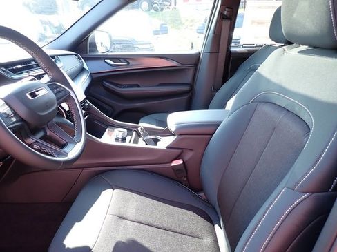 New 2025 Jeep Grand Cherokee Laredo X image 12