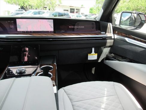 New 2026 Cadillac Escalade ESV Platinum Sport w/ LPO, ONYX Package AWD/4WD image 13