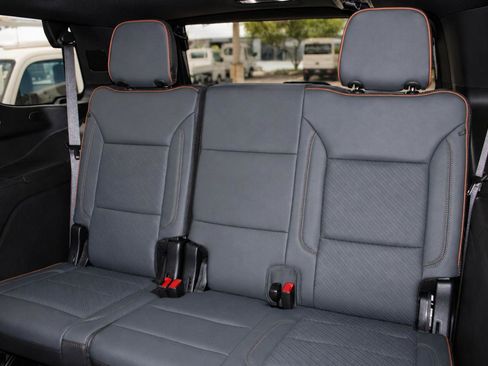 Used 2025 GMC Yukon AT4 AWD/4WD image 20