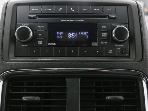 Used 2016 Dodge Grand Caravan SE image 23