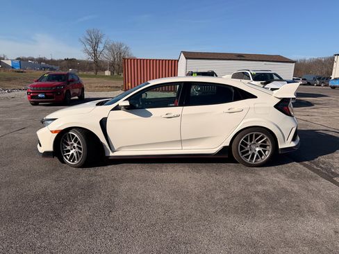Used 2019 Honda Civic Type R image 2