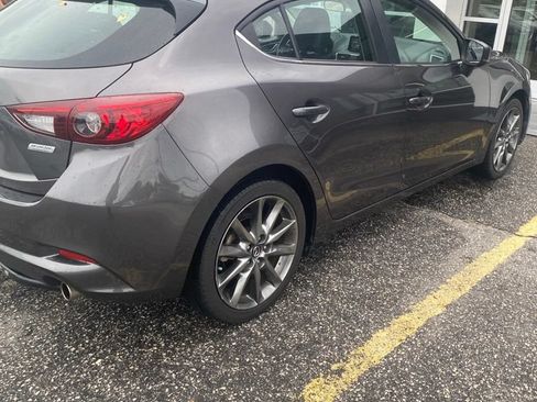 Used 2018 MAZDA MAZDA3 Touring FWD image 3