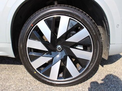 Certified 2024 Volvo XC90 T8 Ultimate AWD/4WD image 13