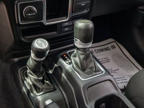 Used 2021 Jeep Gladiator Sport image 13