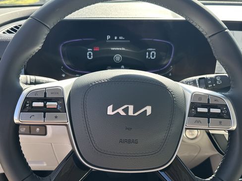 New 2025 Kia Telluride S image 16