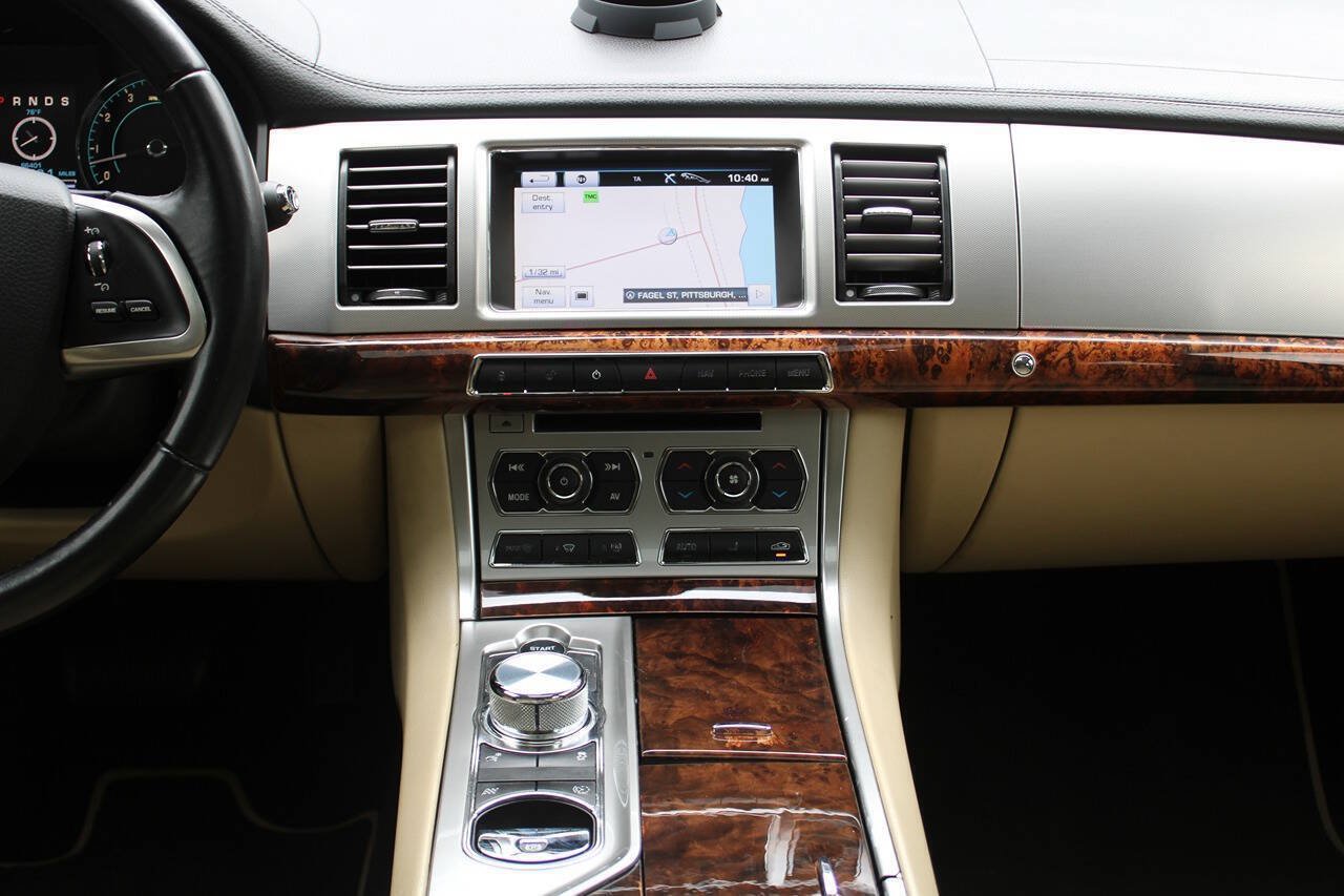Used 2012 Jaguar XF RWD image 18