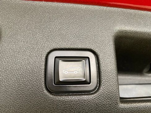 Used 2018 Chevrolet Equinox Premier FWD image 9