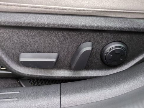 Used 2025 Genesis G70 2.5T w/ Sport Prestige Package image 17