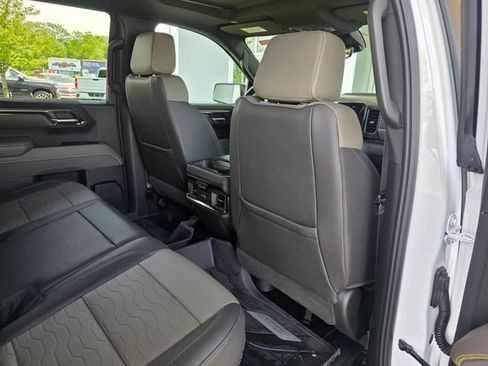 Used 2023 Chevrolet Silverado 1500 ZR2 w/ Technology Package AWD/4WD image 15