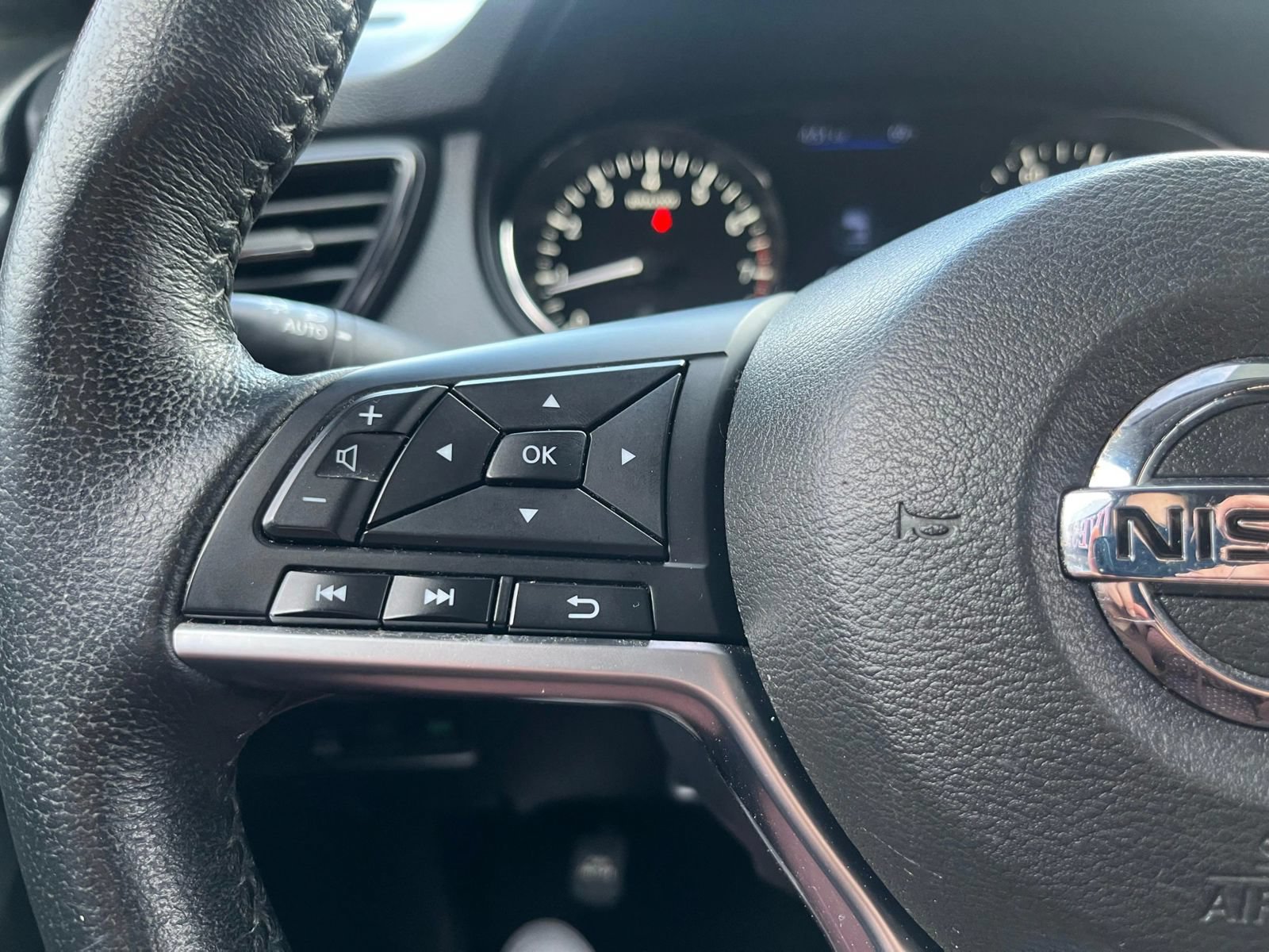 Used 2020 Nissan Rogue S w/ Special Edition Package AWD/4WD image 16