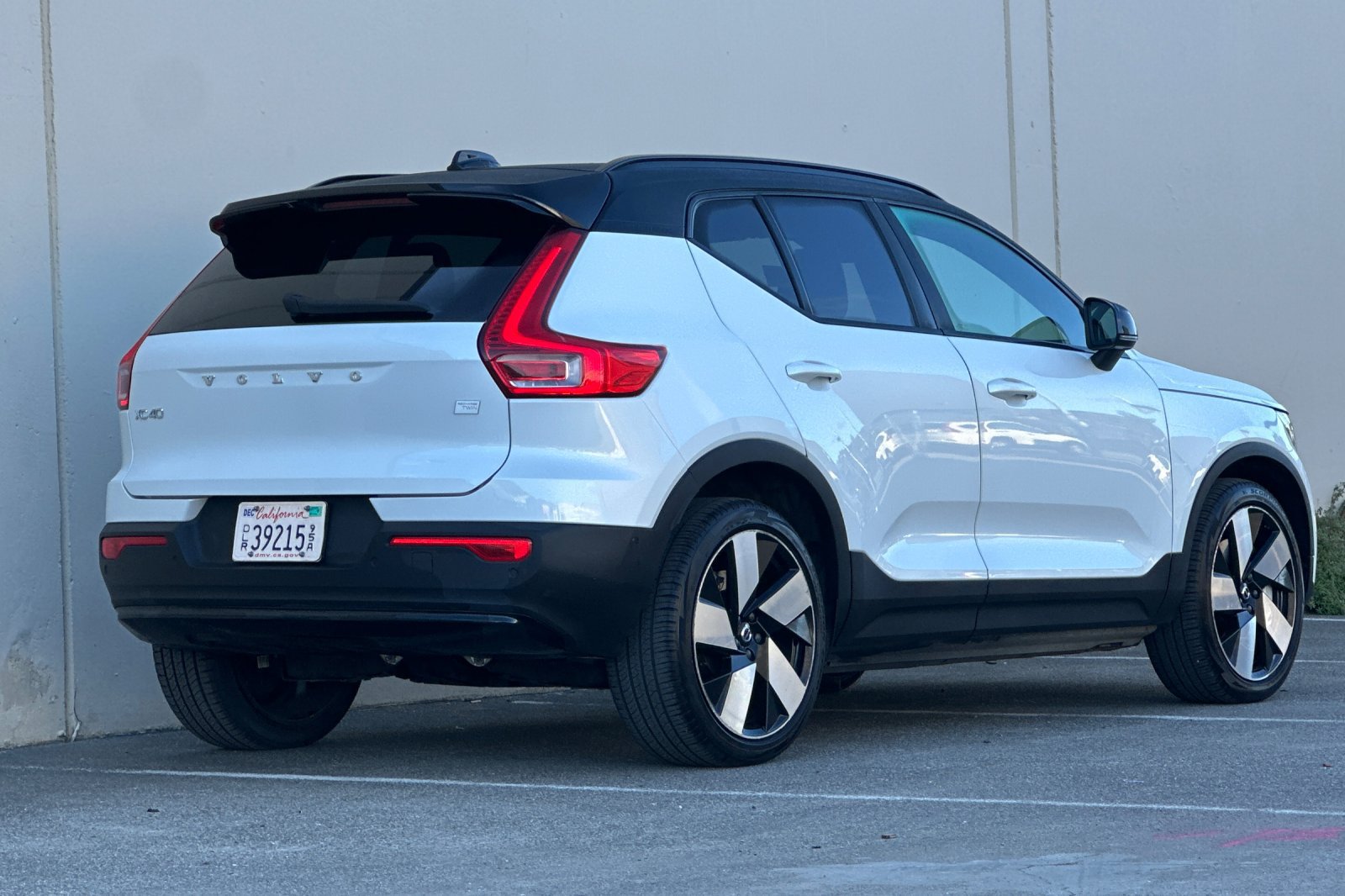 Certified 2023 Volvo XC40 Recharge Ultimate w/ Protection Package Premier AWD/4WD image 2
