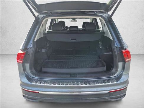 Used 2022 Volkswagen Tiguan SE image 16