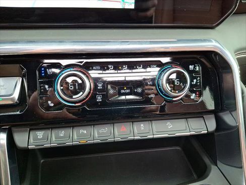 Used 2025 GMC Sierra 2500 Denali Ultimate image 11