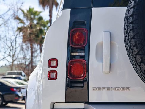 Used 2023 Land Rover Defender 110 S image 7