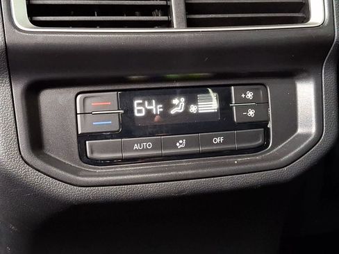 Used 2025 Volkswagen Atlas SE image 13