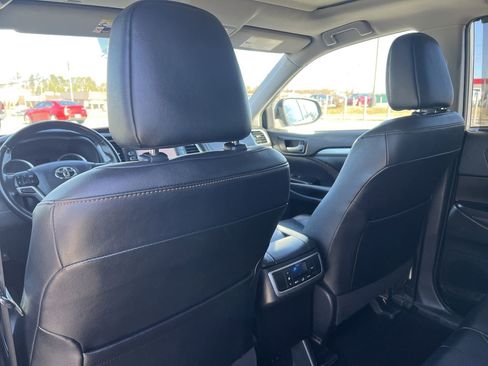Used 2019 Toyota Highlander XLE image 27