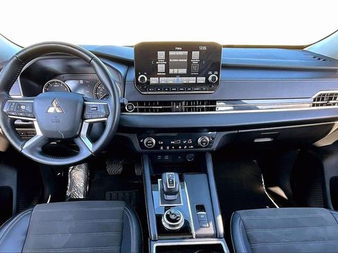 Used 2024 Mitsubishi Outlander SE Black Edition image 15