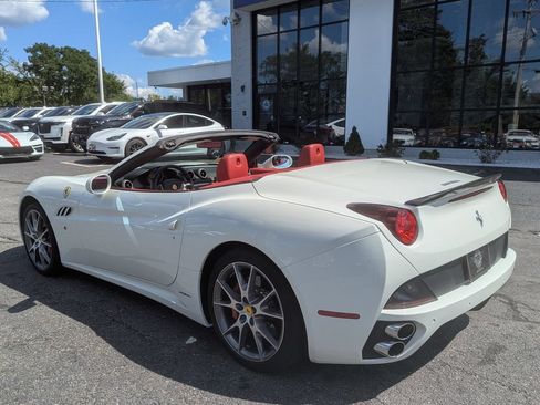 Used 2013 Ferrari California RWD image 14