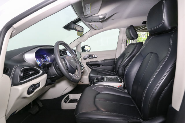 Used 2024 Chrysler Pacifica Limited FWD image 40
