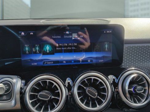 Used 2024 Mercedes-Benz GLB 250 image 25