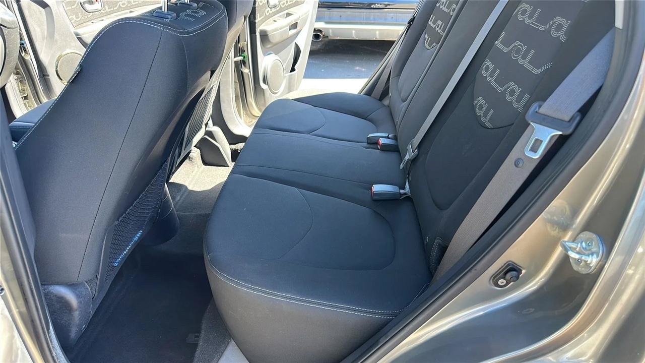 Used 2013 Kia Soul + FWD image 28