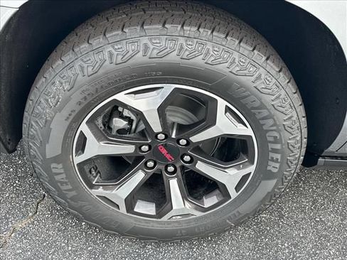 New 2026 GMC Yukon AT4 Ultimate AWD/4WD image 16