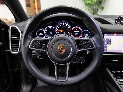 Used 2021 Porsche Cayenne Coupe AWD/4WD image 16