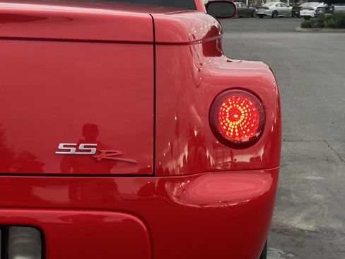 Used 2003 Chevrolet SSR w/ Preferred Equipment Group image 11