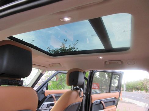 Used 2024 Land Rover Defender 130 S image 17