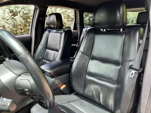 Used 2019 Jeep Grand Cherokee Limited AWD/4WD image 8
