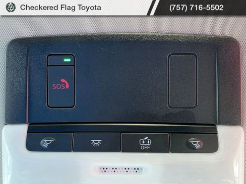 Used 2024 Nissan Pathfinder SL FWD image 9