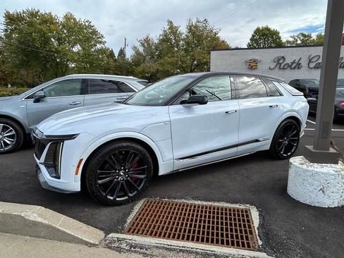 New 2026 Cadillac Lyriq V w/ Exterior Carbon Fiber Package AWD/4WD image 6
