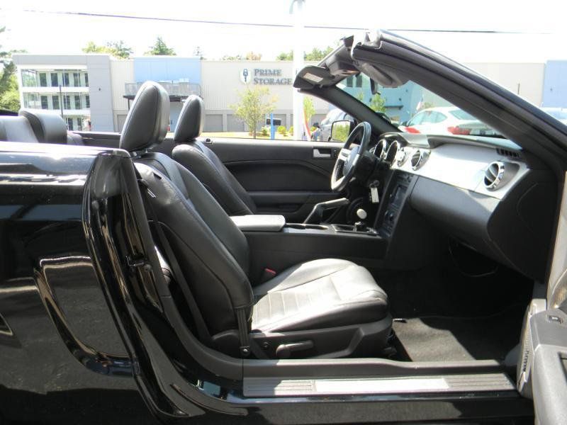 Used 2005 Ford Mustang GT RWD image 15