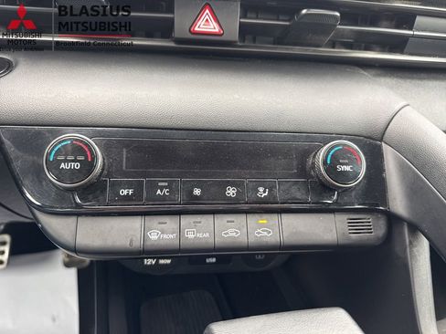 Used 2025 Hyundai Elantra Sport FWD image 25
